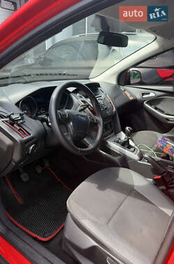 Хэтчбек Ford Focus 2013 в 