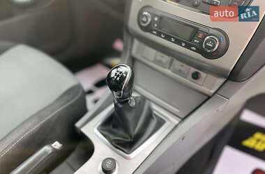 Хэтчбек Ford Focus 2011 в 