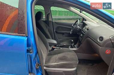 Хэтчбек Ford Focus 2005 в 