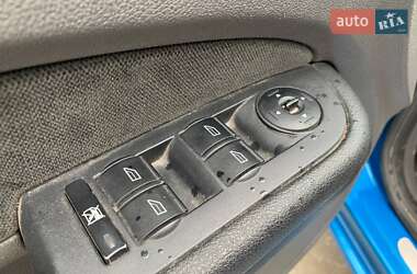 Хэтчбек Ford Focus 2005 в 