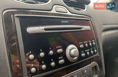 Хэтчбек Ford Focus 2005 в 