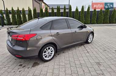 Седан Ford Focus 2015 в 