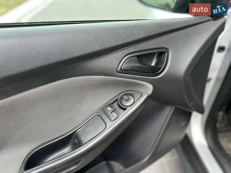 Хэтчбек Ford Focus 2012 в Днепре