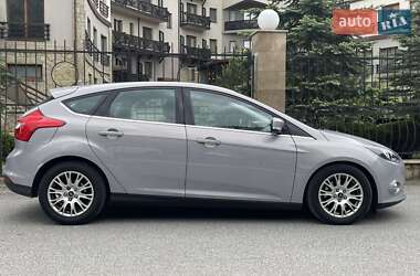 Хэтчбек Ford Focus 2012 в 