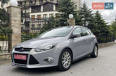 Хэтчбек Ford Focus 2012 в 