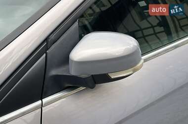 Хэтчбек Ford Focus 2012 в 
