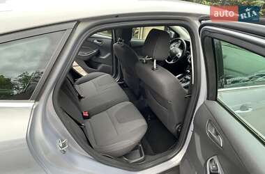 Хэтчбек Ford Focus 2012 в 