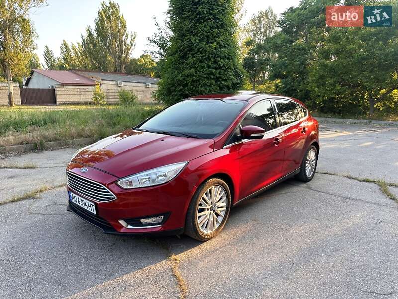 Хэтчбек Ford Focus 2016 в 