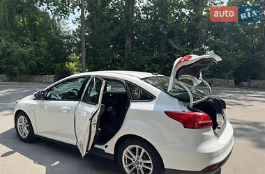Седан Ford Focus 2016 в 