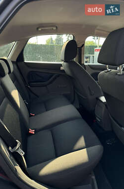 Хэтчбек Ford Focus 2007 в 