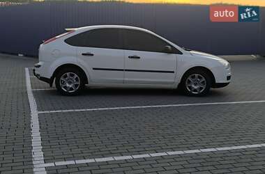 Хэтчбек Ford Focus 2005 в 