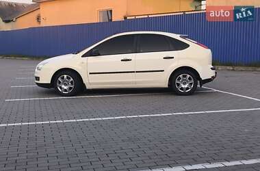 Хэтчбек Ford Focus 2005 в 