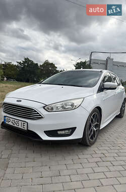 Хэтчбек Ford Focus 2015 в 