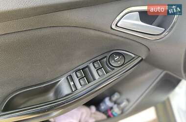 Хэтчбек Ford Focus 2013 в 