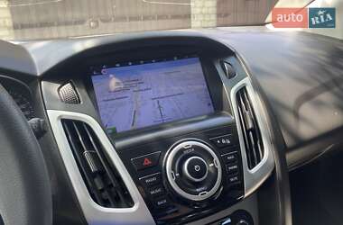 Хэтчбек Ford Focus 2013 в 