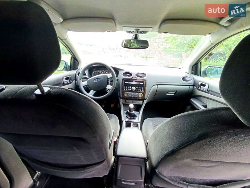 Седан Ford Focus 2006 в Знаменке