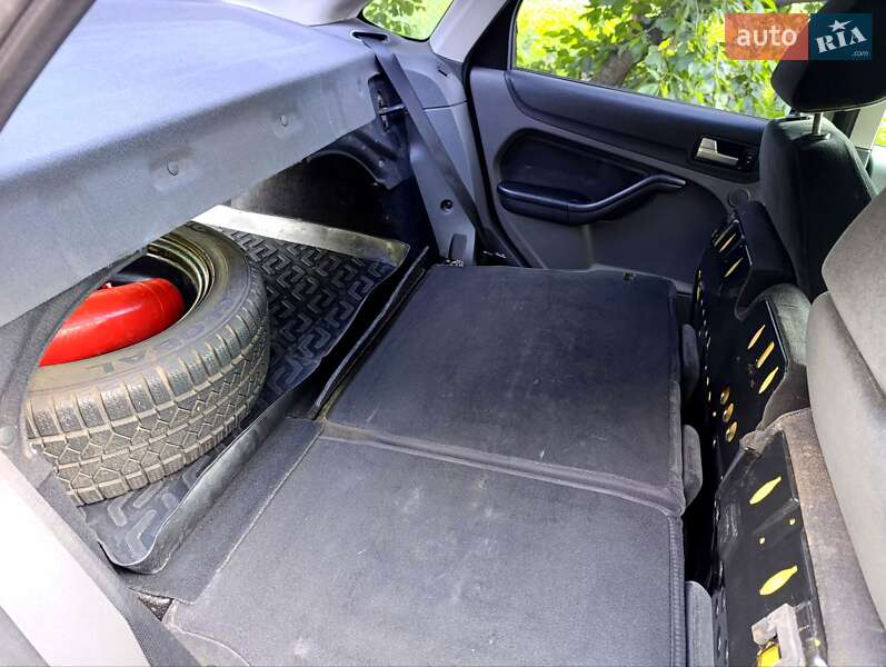 Седан Ford Focus 2006 в Знаменке