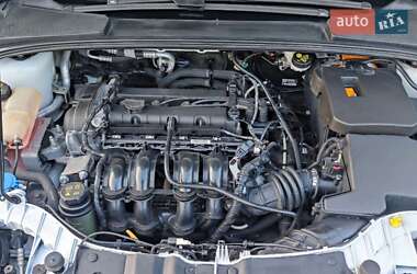 Хэтчбек Ford Focus 2012 в 