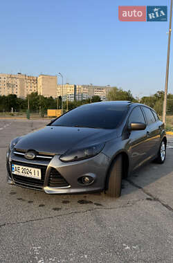 Хэтчбек Ford Focus 2011 в 