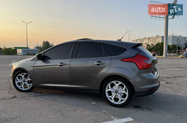 Хэтчбек Ford Focus 2011 в 