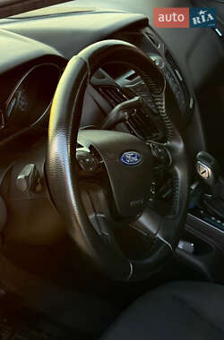 Хэтчбек Ford Focus 2011 в 