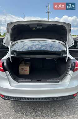 Седан Ford Focus 2015 в 