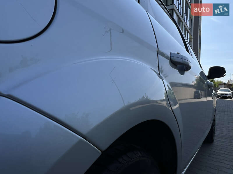 Седан Ford Focus 2010 в Жовкве