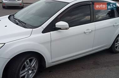 Хэтчбек Ford Focus 2010 в 