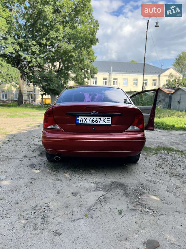 Седан Ford Focus 2000 в 