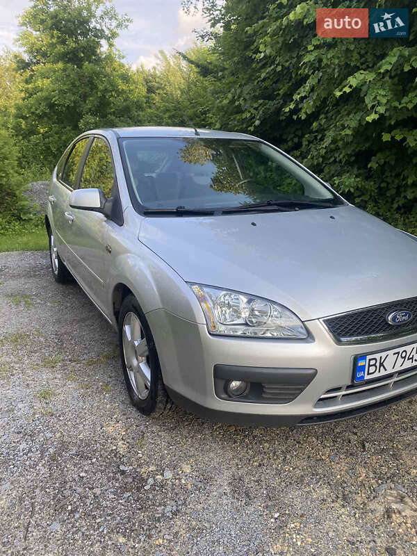 Хэтчбек Ford Focus 2006 в Ровно