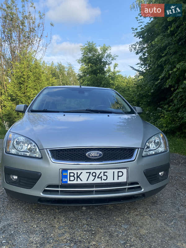Хэтчбек Ford Focus 2006 в Ровно