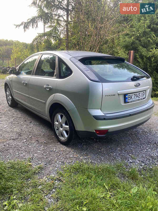 Хэтчбек Ford Focus 2006 в Ровно