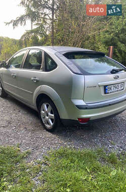 Хэтчбек Ford Focus 2006 в 