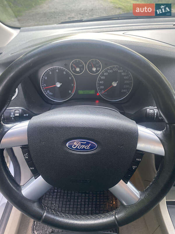 Хэтчбек Ford Focus 2006 в Ровно