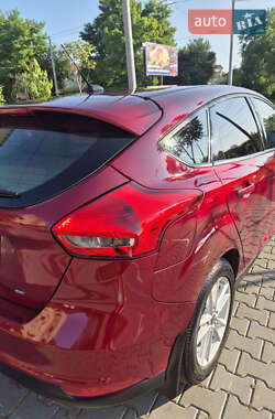 Хэтчбек Ford Focus 2015 в 