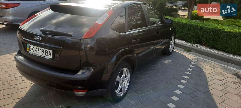 Хэтчбек Ford Focus 2006 в Ровно