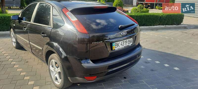 Хэтчбек Ford Focus 2006 в Ровно