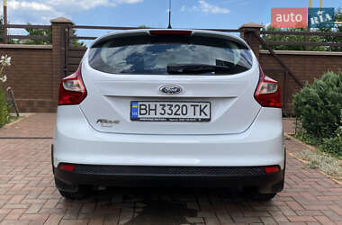 Хэтчбек Ford Focus 2012 в 