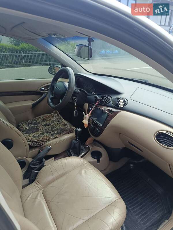 Седан Ford Focus 2000 в Сільце