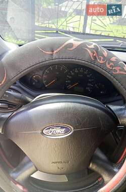 Седан Ford Focus 2003 в 