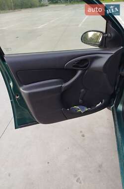 Седан Ford Focus 2000 в 