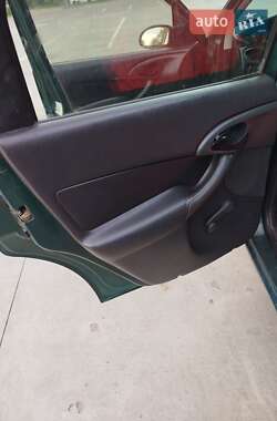 Седан Ford Focus 2000 в 