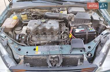 Седан Ford Focus 2000 в 