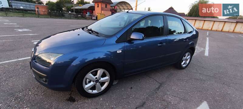Хэтчбек Ford Focus 2005 в 