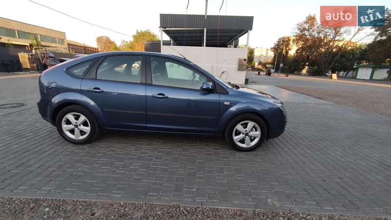 Хэтчбек Ford Focus 2005 в Первомайске