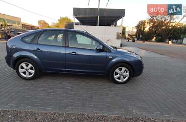 Хэтчбек Ford Focus 2005 в 
