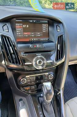 Хэтчбек Ford Focus 2012 в 