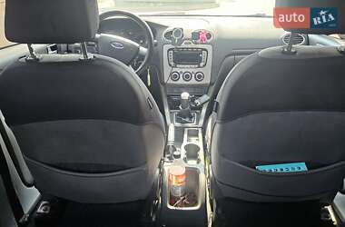 Хэтчбек Ford Focus 2005 в 