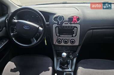 Хэтчбек Ford Focus 2005 в 