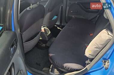 Хэтчбек Ford Focus 2005 в 